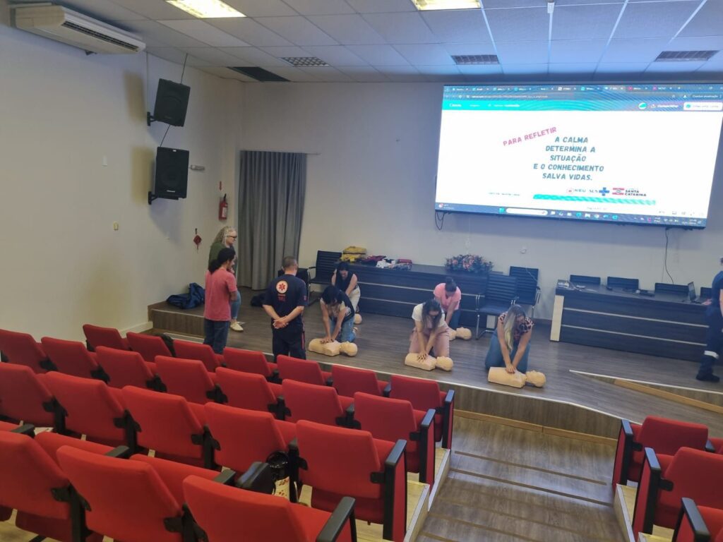 Professores cerqueirenses participam de capacitação sobre primeiros socorros 2 WhatsApp Image 2025 02 07 at 09.03.16