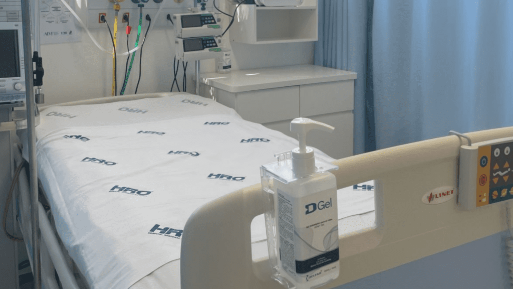 Governo do Estado abre 10 novos leitos de UTI Adulto no Hospital Regional do Oeste em Chapecó 3 O Governo do Estado segue atuando na ampliação da rede de atendimento da saúde pública com a abertura de mais leitos de Unidade de Terapia Intensiva (UTI).