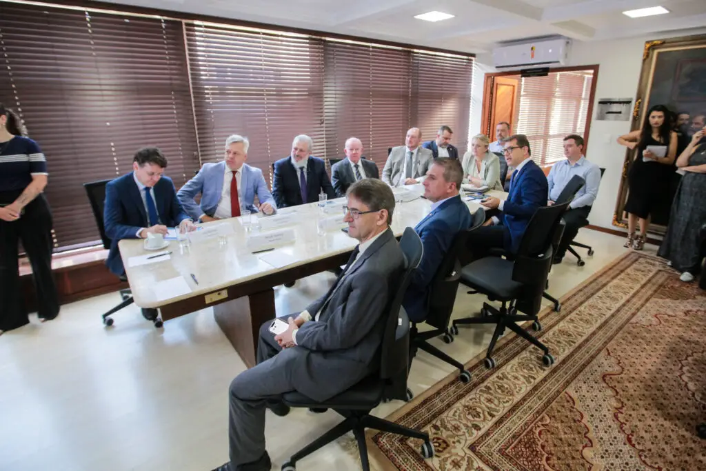 Mauro De Nadal assume coordenação da Bancada do Oeste 2 O deputado Mauro De Nadal sucede Luciane Carminatti (PT), que coordenou o grupo entre 2024 e início de 2025