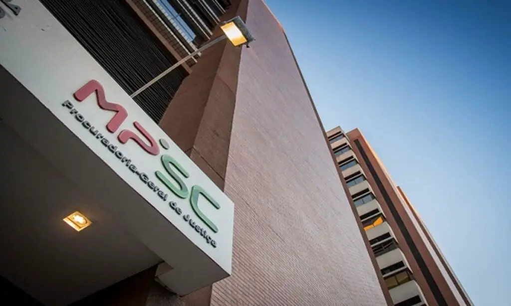 Médico que gravou pacientes e armazenou imagens com cenas de pornografia infantil é condenado 2 Médico foi condenado a seis anos e cinco meses de reclusão em regime inicial fechado e a um ano e sete meses de detenção em regime inicial semiaberto