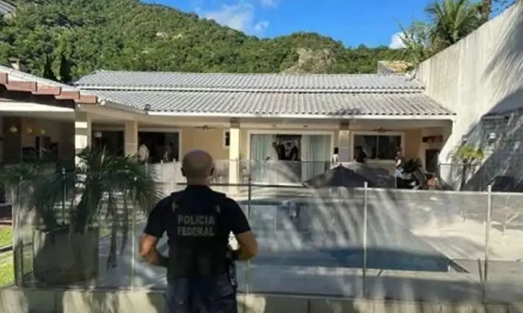 “Rei da cocaína” preso no RJ é filho do ex-prefeito de Campo Erê 2 Lindomar Reges Furtado "Rei da Cocaína", é filho de Darci Furtado ex-prefeito de Campo Erê. Ele já havia sido preso em 2008 por formação de quadrilha e sonegação