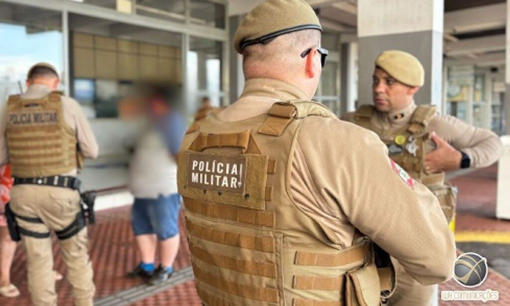 O dinheiro falso foi apreendido e encaminhado à Polícia Federal, o casal liberado ainda no local