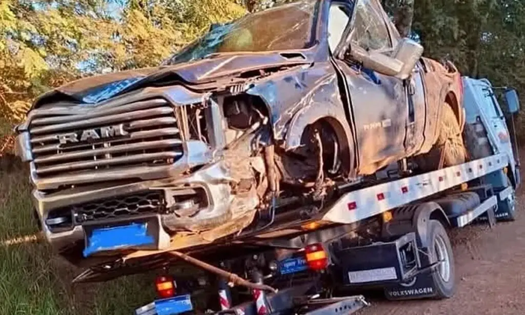 Cantor Baitaca fica ferido em acidente no RS 2 O cantor Baitaca perdeu o controle do veículo nas proximidades da ponte de ferro sobre o Rio Ijuizinho