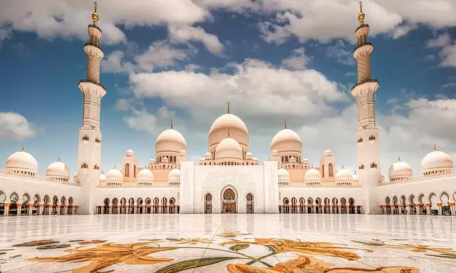 Os lugares religiosos mais bem arquitetados do mundo: Obras de fé e engenharia 3 mesquita
