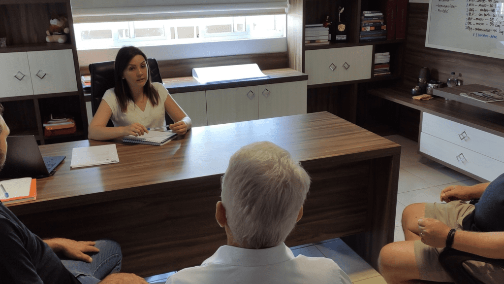 Na última quinta-feira, dia 27, aconteceu no gabinete da Prefeitura de Princesa, uma reunião entre representantes do Instituto Santé Hospital de Cedro, o Presidente do Hospital Marciano Barato, e o Diretor Administrativo Vitus Ritter, com a prefeita, Diangele Klein Marmitt e o Secretário da Saúde Dironei Albenese Rovedder.