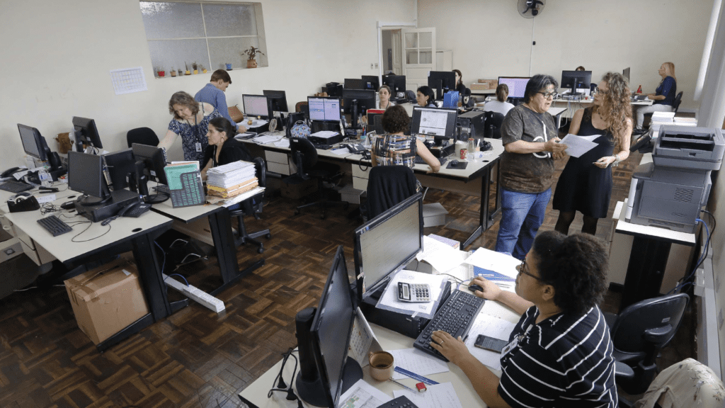 Paraná se destaca na equidade salarial entre gêneros