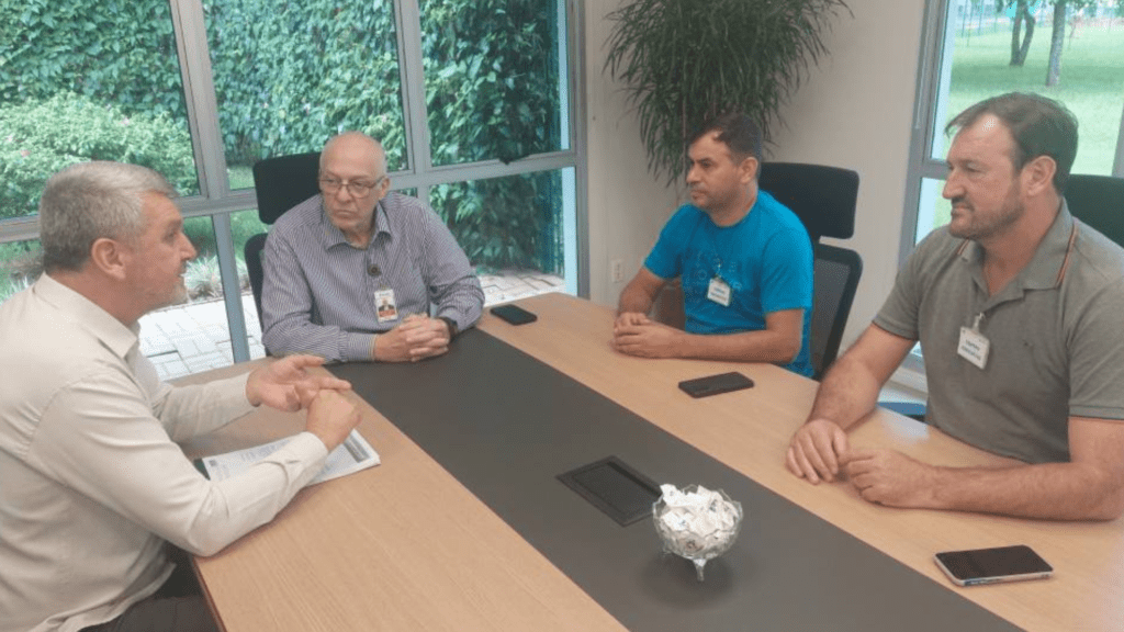 Helio Surdi cumpre agenda em Foz do Iguaçu 3 Durante a visita a Foz do Iguaçu, foi tratado sobre projetos de saneamento, revitalização do Fundo de Vale e investimentos para saúde pública em Bom Jesus do Sul