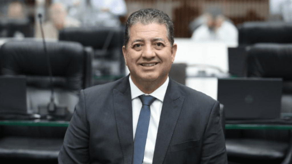 Deputado estadual propõe Campanha "Água Justa Paraná" 3 O deputado estadual Cobra Repórter propõe a Campanha “Água Justa Paraná”, um projeto inovador para promover transparência, sustentabilidade e gestão eficiente dos recursos hídricos no estado.