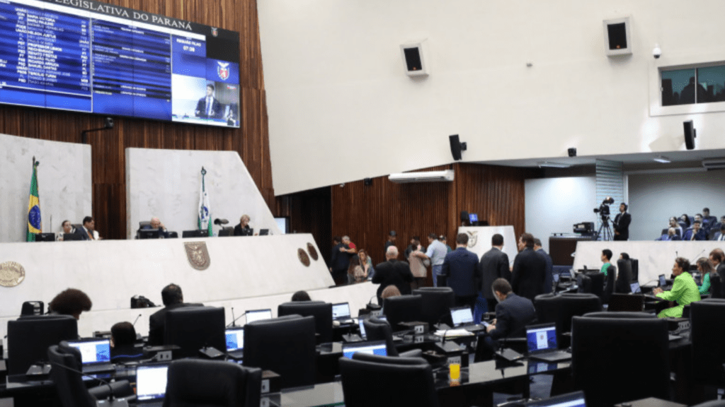 Aprovado PL que aprimora atendimento a mulheres vítimas de violência no Paraná
