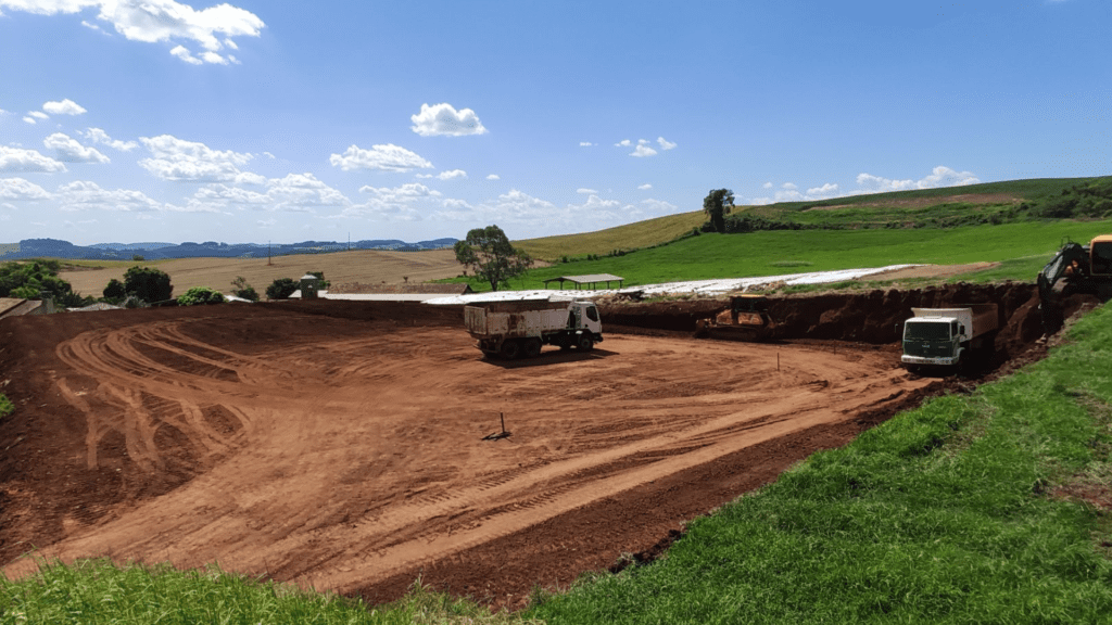 Administração Municipal apoia produtores com obras que visam o desenvolvimento sustentável da agricultura familiar