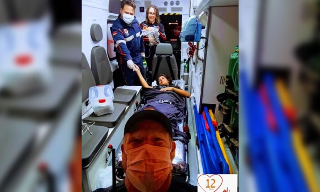 Equipe do Samu realiza parto e reanima bebê que nasceu sem sinais vitais 2 O parto foi realizado em casa, a bebê estava em posição pélvica. A equipe do Samu realizou dois minutos de reanimação até que houve o primeiro choro