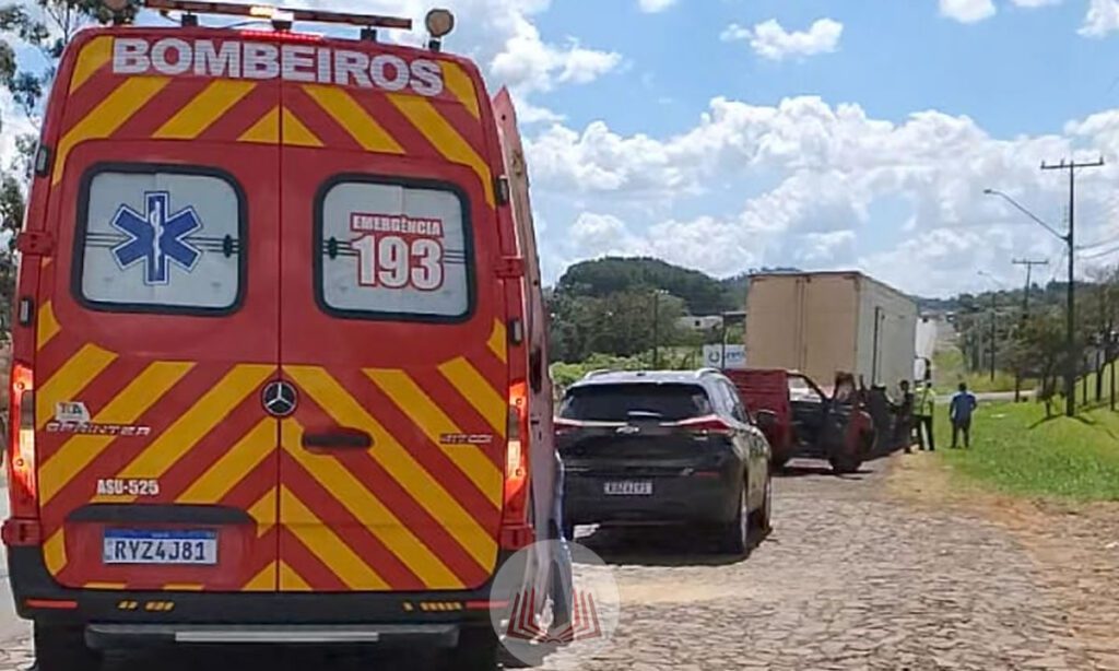 O acidente ocorreu no início da tarde desta quinta-feira. Segundo os socorristas o homem sofreu um ferimento na cabeça