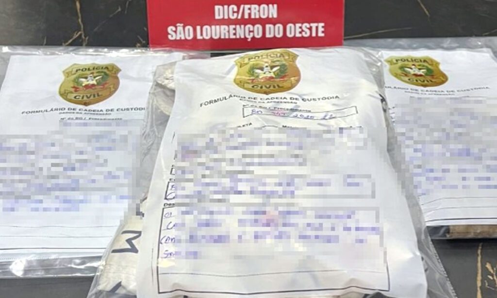 Suspeitos de latrocínio e receptação de veículo roubado são presos 6 horas após crime 3 Os suspeitos são dois homens de 19 e 22 anos e uma mulher de 33, presos na cidade de Pato Branco