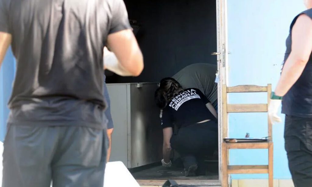 Enteado é preso por matar padrasto e guardar corpo em freezer no RS 3 Enteado confessou o crime, a mãe dele é investigada por participação no homicídio e está desaparecida