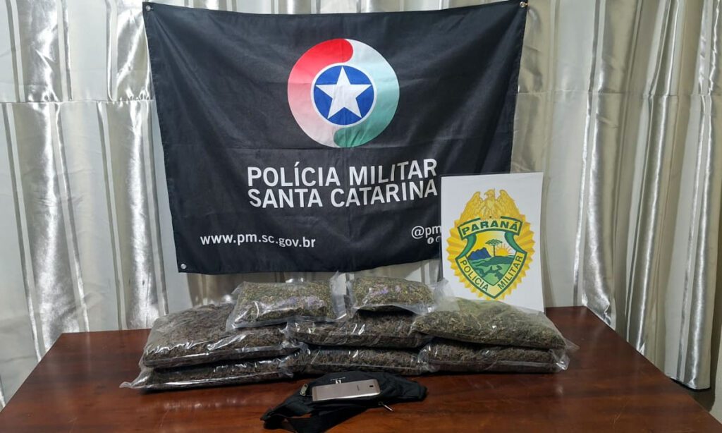 2 homens são presos por tráfico de drogas em Dionísio Cerqueira 3 Os homens foram presos na madrugada deste sábado. A prisão foi realizada com o apoio da PM de Barracão