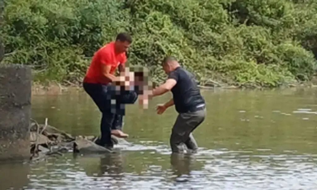 Pai confessa que arremessou filho de 5 anos de ponte para se vingar da ex 4 Homem se entregou à polícia e confessou que havia arremessado o filho da ponte. Investigação vai apurar se criança já estava morta quando foi arremessada pelo pai