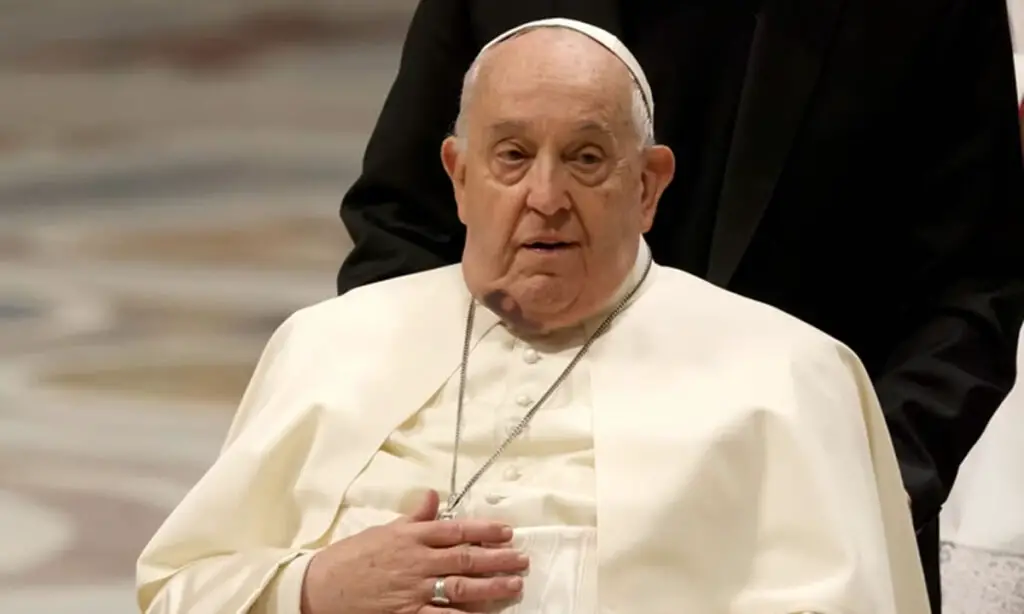 Papa Francisco está estável, sem febre e sem episódios de broncoespasmo 2 Pontífice está "vigilante", segundo boletim médico. Mais cedo, o Vaticano informou que o papa havia tomado café e lido jornais na manhã deste sábado
