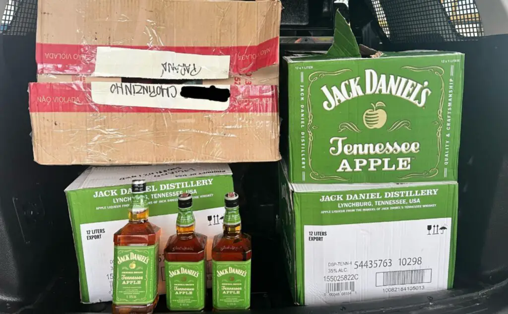PRF apreende 60 litros de uísque falsificado na BR 158, em Pato Branco 3 1000842661