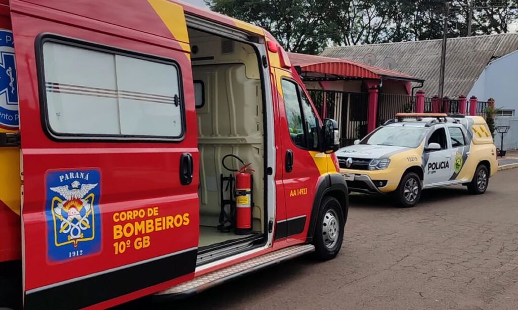 Mulher sofre ferimentos graves ao ser agredida com golpes de facão pelo companheiro 3 Caso ocorreu na tarde de domingo, no bairro Guanabara, em Francisco Beltrão. Mulher foi socorrida em estado grave