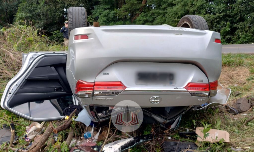 Idoso envolvido em acidente na BR 163 morre no Hospital de Santo Antonio do Sudoeste 7 O motorista, um idoso de 70 anos, não resistiu aos ferimentos e morreu pouco depois de chegar ao hospital