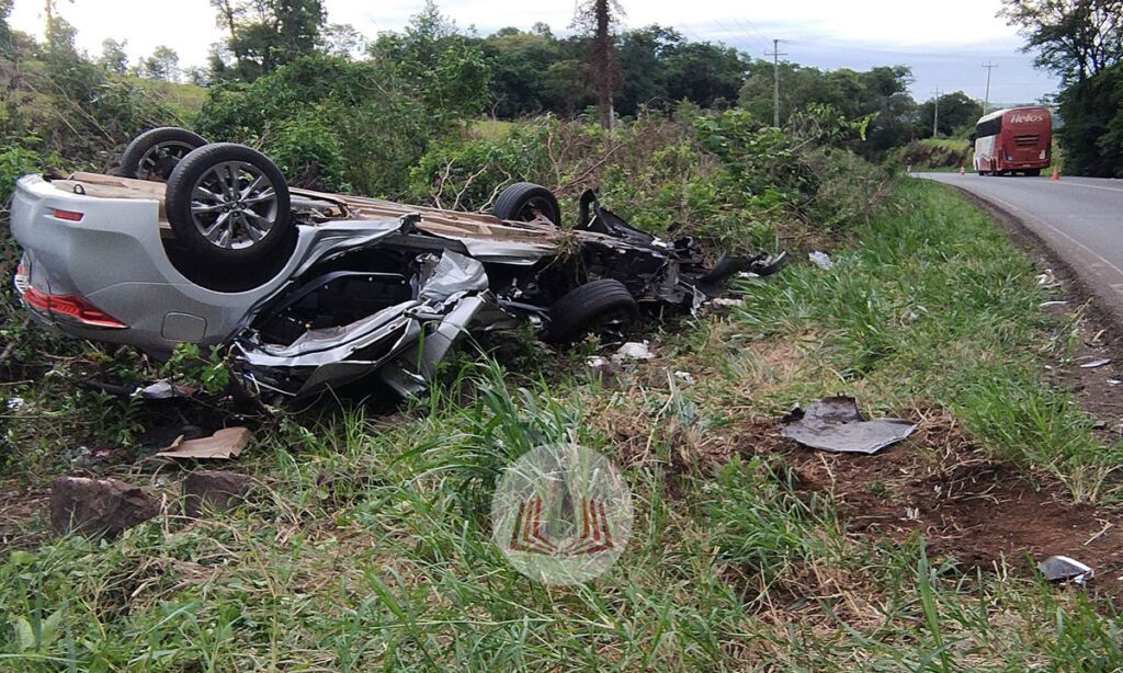 Idoso envolvido em acidente na BR 163 morre no Hospital de Santo Antonio do Sudoeste 8 O motorista, um idoso de 70 anos, não resistiu aos ferimentos e morreu pouco depois de chegar ao hospital