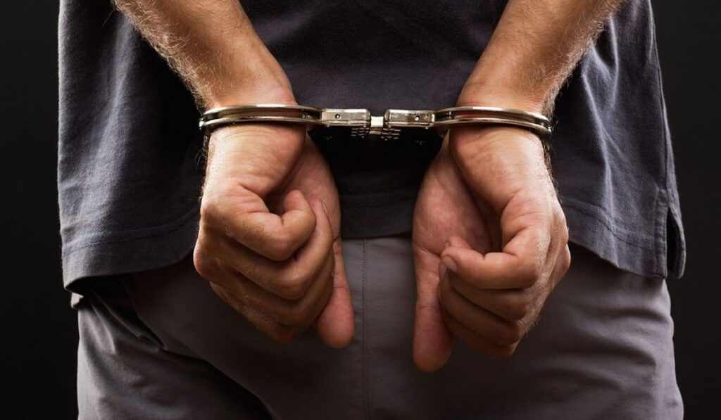 Pastor condenado por estupro é preso quando se preparava para iniciar culto 3 A prisão ocorreu em frente à igreja onde o Pastor, de 50 anos, se preparava para iniciar um culto