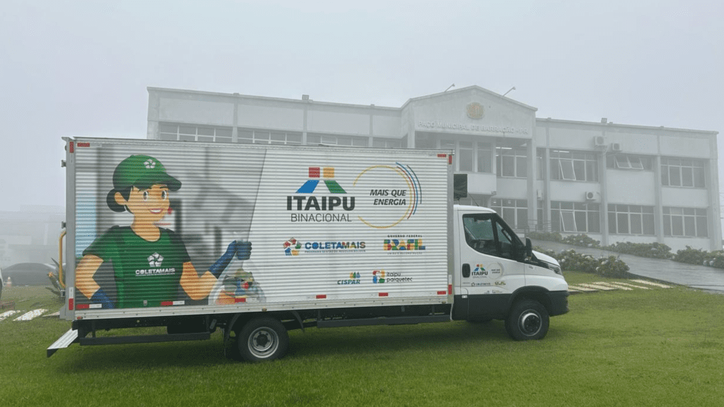 Através do Programa Coleta Mais, a Itaipu Binacional realizou a aquisição de 50 caminhões, sendo um deles destinado ao município de Barracão
