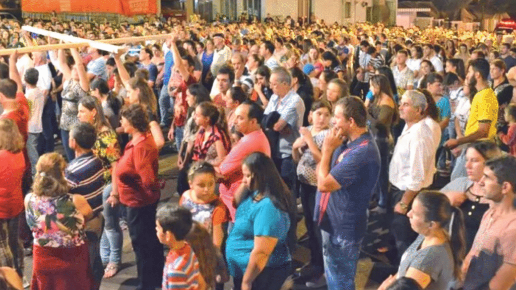 46ª Edição da Via Sacra da Integração acontece nesta sexta-feira, dia 18 3 A procissão que marca a Sexta-Feira Santa percorrerá as ruas da Tri Fronteira em um ato de fé, esperança e carregado de muita emoção