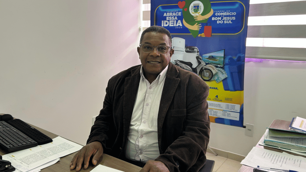 Primeiro sorteio da Campanha “Abrace Essa Ideia” será em maio 3 Compras no comércio local garantem cupons da Campanha “Abrace Essa Ideia” para concorrer a 15 prêmios em dinheiro