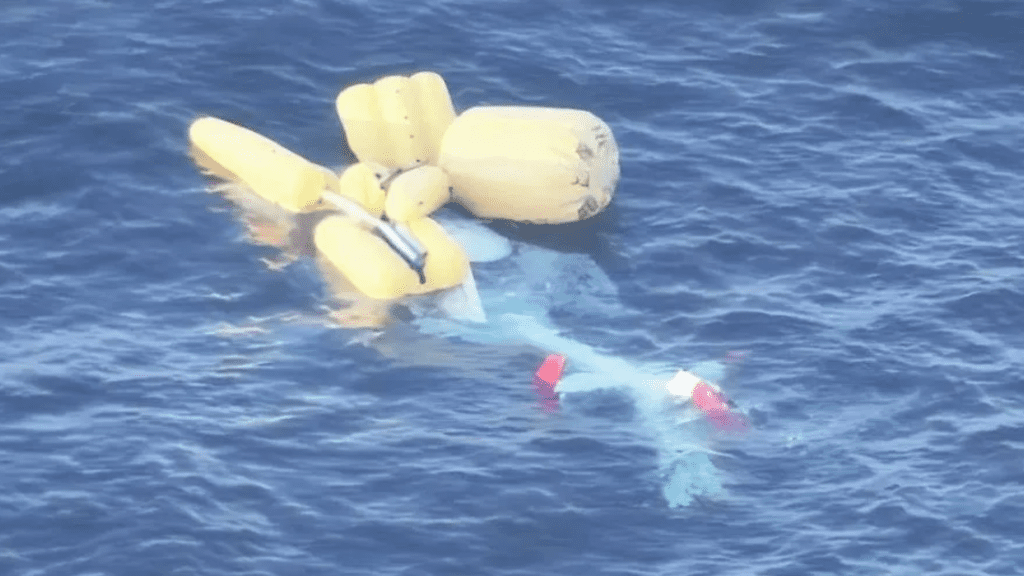Helicóptero aeromédico cai no mar e deixa três mortos, incluindo paciente em transporte 3 Tragédia no Japão, helicóptero aeromédico cai no mar próximo à ilha de Tsushima. Três pessoas morreram, incluindo o paciente