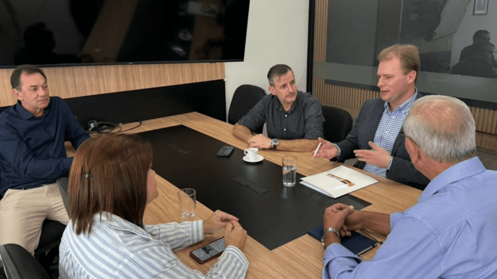 Prefeito Fernando Will cumpre agenda em Florianópolis 2 Comitiva liderada por Fernando Will articula recursos para infraestrutura urbana, rural e industrial em reuniões com secretarias estaduais