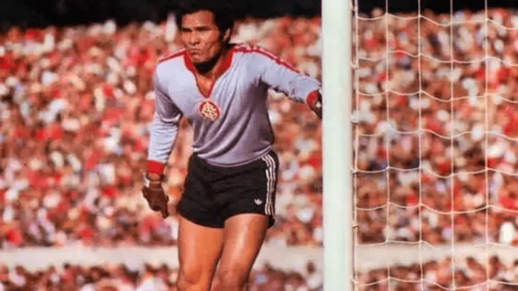 Aos 87 anos morre Manga o lendário goleiro do Inter e Grêmio 3 Morre aos 87 anos o ex-goleiro Manga, ídolo do Inter, Grêmio e Seleção Brasileira. Conheça a trajetória do atleta que marcou gerações com coragem, títulos e atuações históricas.
