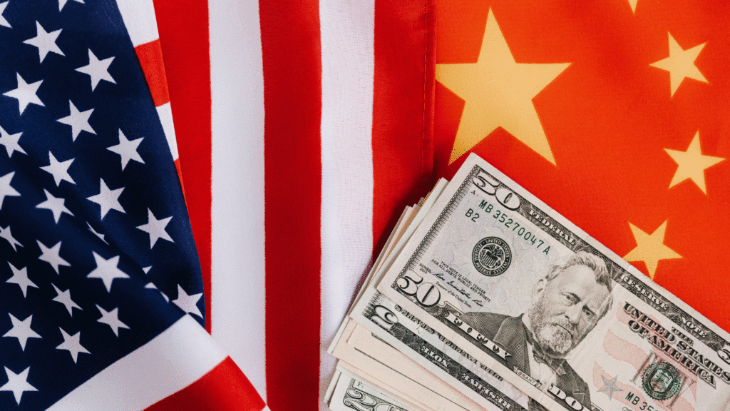 EUA somam tarifas antigas e anunciam 245% sobre produtos chineses 2 Casa Branca anuncia tarifas de até 245% sobre produtos chineses, mas percentual reúne taxas já aplicadas. Entenda os detalhes por trás dos números e o que está por vir.
