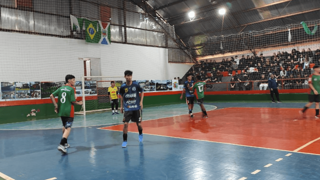 Jogos Escolares movimentam o Ginásio Braga Matte em Barracão 3 crys 38
