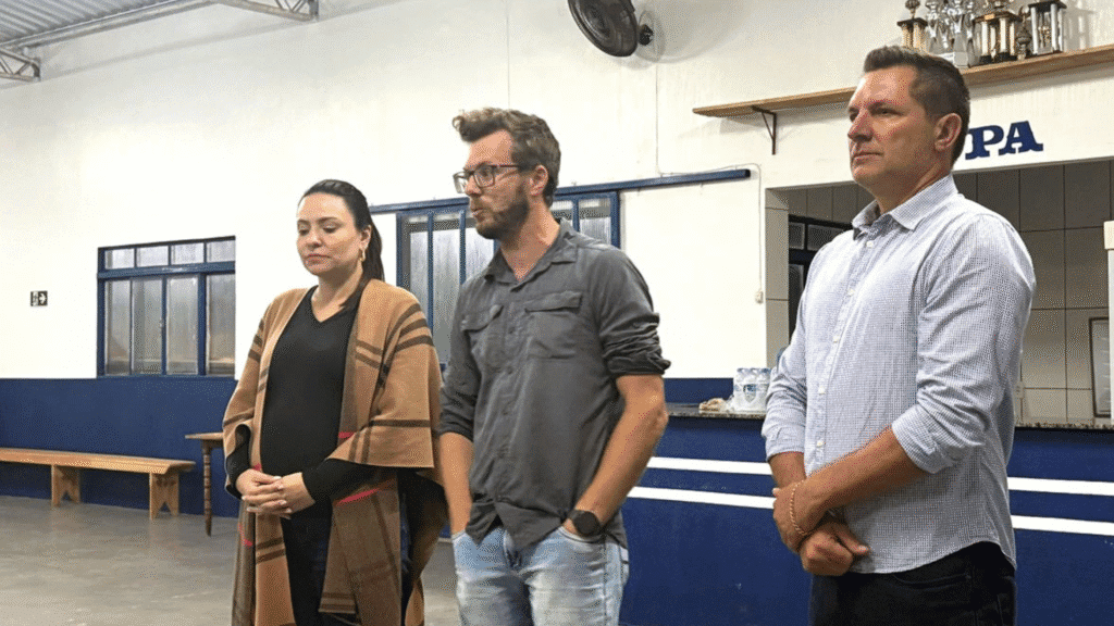 Comunidade de Maria Preta recebe equipamento agrícola e anúncio de R$ 500 mil para o esporte