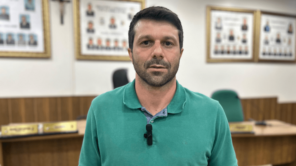 Vereador Júnior Berno destaca busca por investimentos em visita à capital 2 Durante viagem a Curitiba com o prefeito municipal, o vereador apresentou demandas nas áreas de saúde, educação, agricultura e infraestrutura