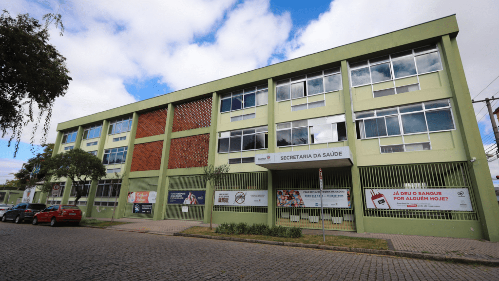 Curso de Saúde da Família EaD fortalece SUS e qualifica equipes no Paraná 2 Curso gratuito e a distância em Saúde da Família abre inscrições no Paraná. Voltado a profissionais da APS, capacitação qualifica para o SUS. Inscreva-se até 5 de maio.