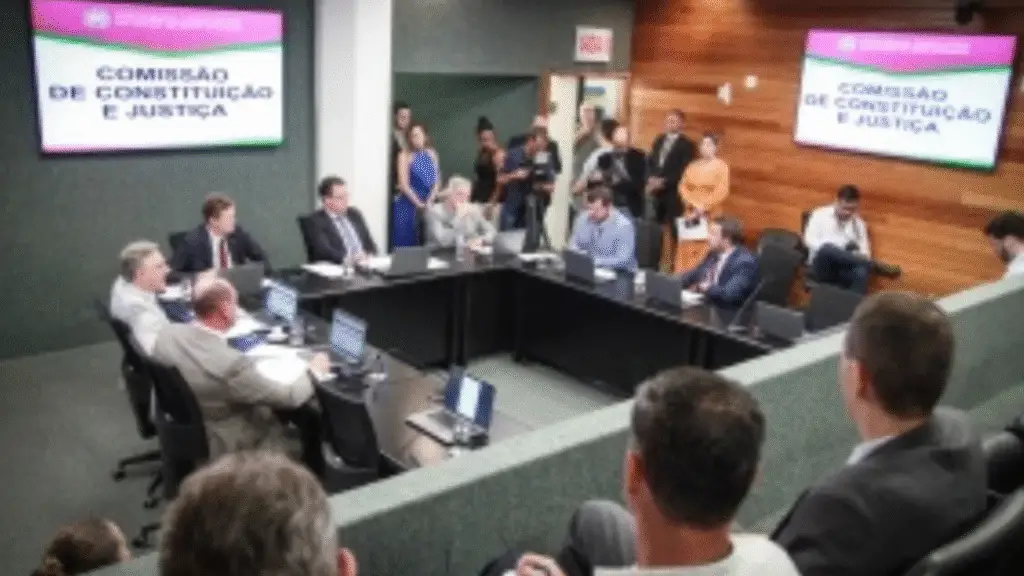 Assembleia aprova projeto que cria biblioteca digital gratuita em Santa Catarina 2 Aprovado na CCJ, o PL 4/2025 propõe a criação de uma biblioteca digital gratuita em Santa Catarina, com acervo de livros, audiolivros e materiais educacionais acessíveis a toda a população