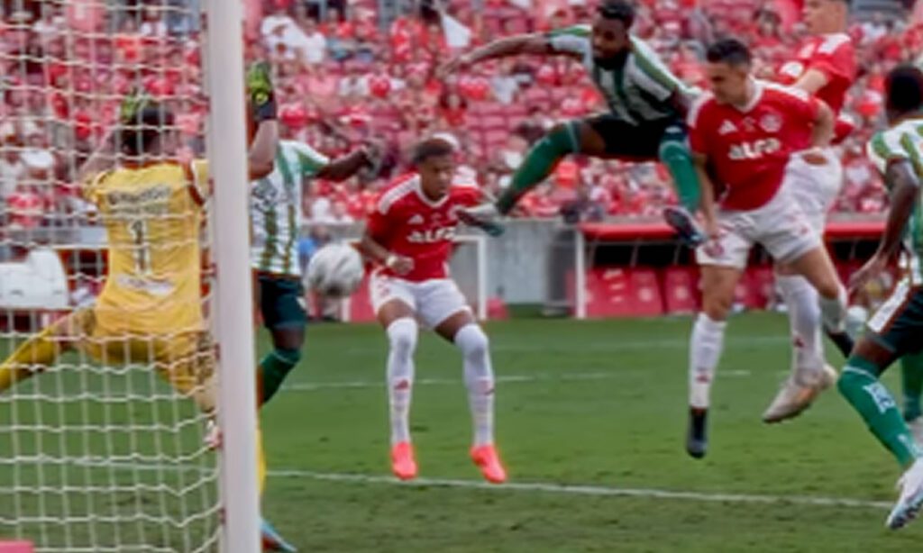 Com 3 gols de cabeça, Inter vira sobre o Juventude e sobe na tabela do Brasileirão 5 No Beira-Rio, time da Serra saiu na frente logo cedo, mas o Inter mostrou força na bola aérea e ganhou por 3 a 1