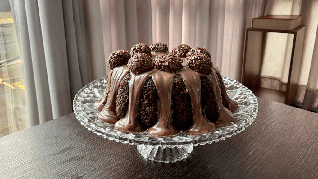 Bolo de chocolate vulcão e brigadeiro 4 brigadeiro