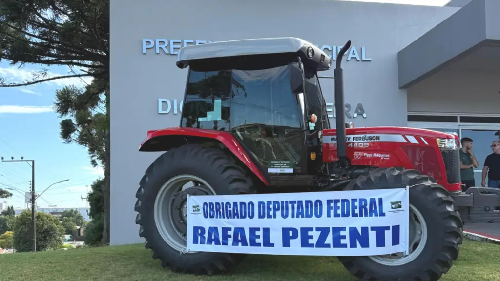 Trator avaliado em mais de R$ 250 mil é entregue a grupo Agrícola 2 Agricultura