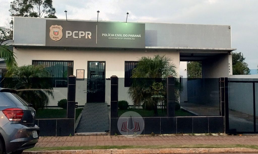 A mulher foi presa na tarde de terça-feira. Segundo a PM o furto ocorreu enquanto a vítima realizava compras em um estabelecimento comercial
