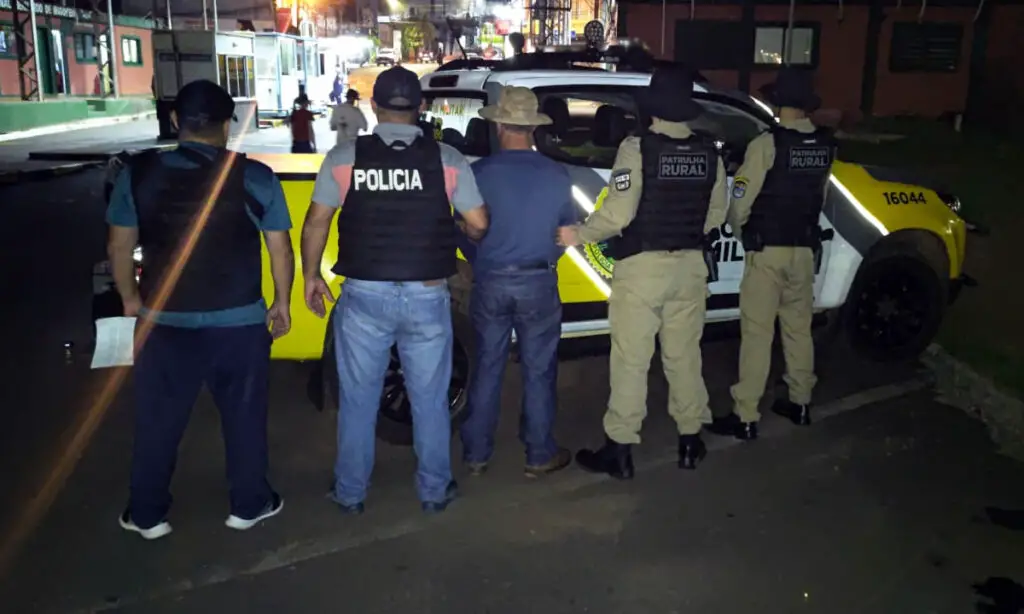 Argentino de 52 anos procurado pelo crime de estupro é preso em operação em Capanema 2 O argentino foi preso em uma ação conjunta da Polícia Militar do Paraná e da Polícia Argentina. El teria cometido o crime na cidade de Oberá