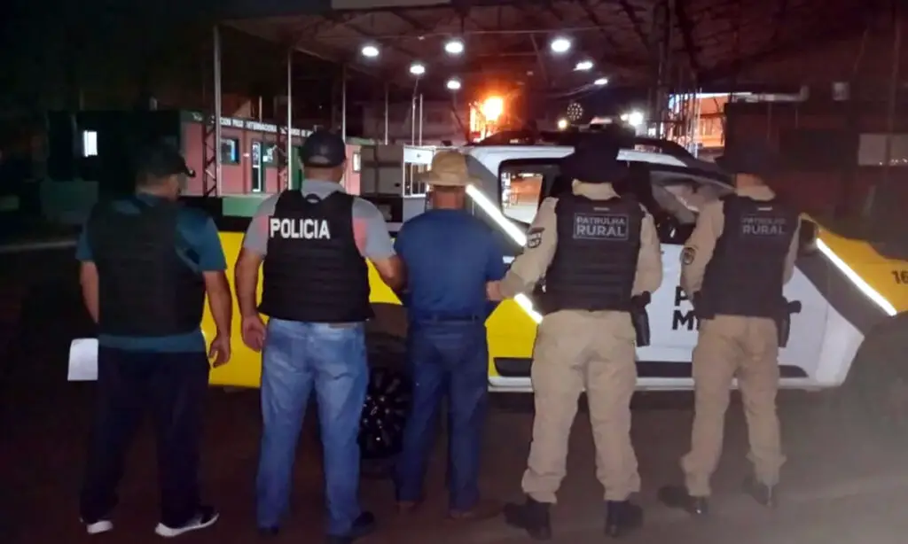 Argentino de 52 anos procurado pelo crime de estupro é preso em operação em Capanema 3 O argentino foi preso em uma ação conjunta da Polícia Militar do Paraná e da Polícia Argentina. El teria cometido o crime na cidade de Oberá