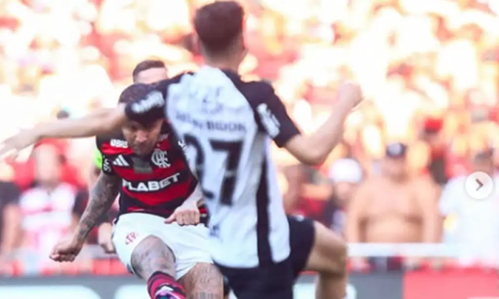 Flamengo goleia por 4 x 0 o Corinthians no estádio do Maracanã 2 Resultado leva o Flamengo à liderança do Campeonato Brasileiro ao menos de forma temporária