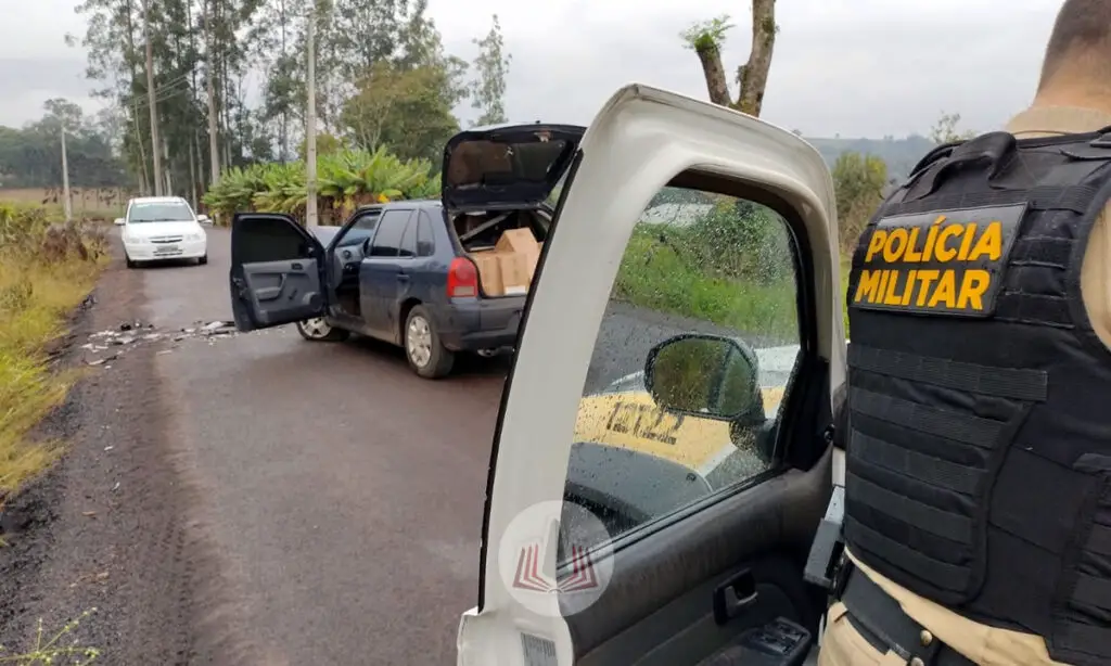 Após acidente motorista abandona veículo carregado com cigarro contrabandeado em Bom Jesus do Sul 2 O acidente ocorreu na Linha Alto Boa Vista, na manhã desta quinta-feira. O motorista fugiu do local e não foi localizado