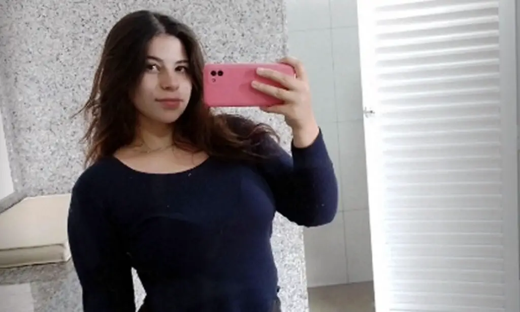 Jovem de 18 anos moradora de Flor da Serra do Sul está desaparecida 2 A jovem Luiza Cristina da Silva, de 18 anos foi vista pela última vez ao sair do trabalho para almoçar, isso na quarta-feira, dia 23