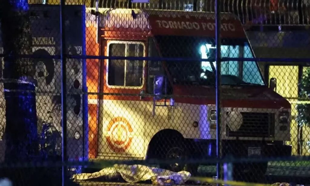 Motorista atropela multidão e deixa ao menos 11 mortos em festival no Canadá 5 Ataque aconteceu em um festival da comunidade filipina em Vancouver. O motorista foi preso e em seu depoimento pediu desculpas as pessoas
