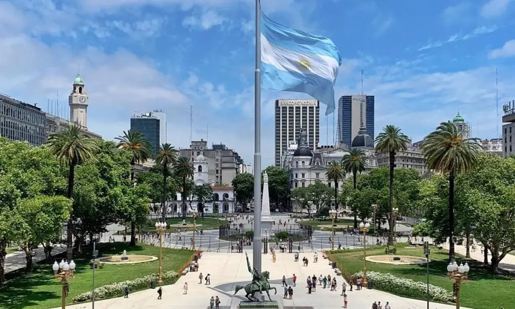 Argentina surpreende e lidera crescimento global em 2025 3 Avanço econômico da Argentina após dois anos de recessão é impulsionado por reformas importantes e controle da inflação