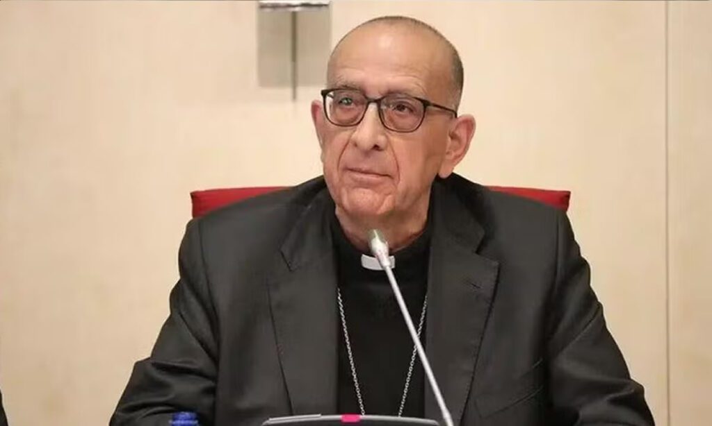 Quando começa o Conclave? Veja nomes cotados para ocupar o cargo de Papa 5 Regras para início do Conclave foram alteradas por Bento XVI em 2013. Conclave para eleger sucessor deve começar entre 15 e 20 dias